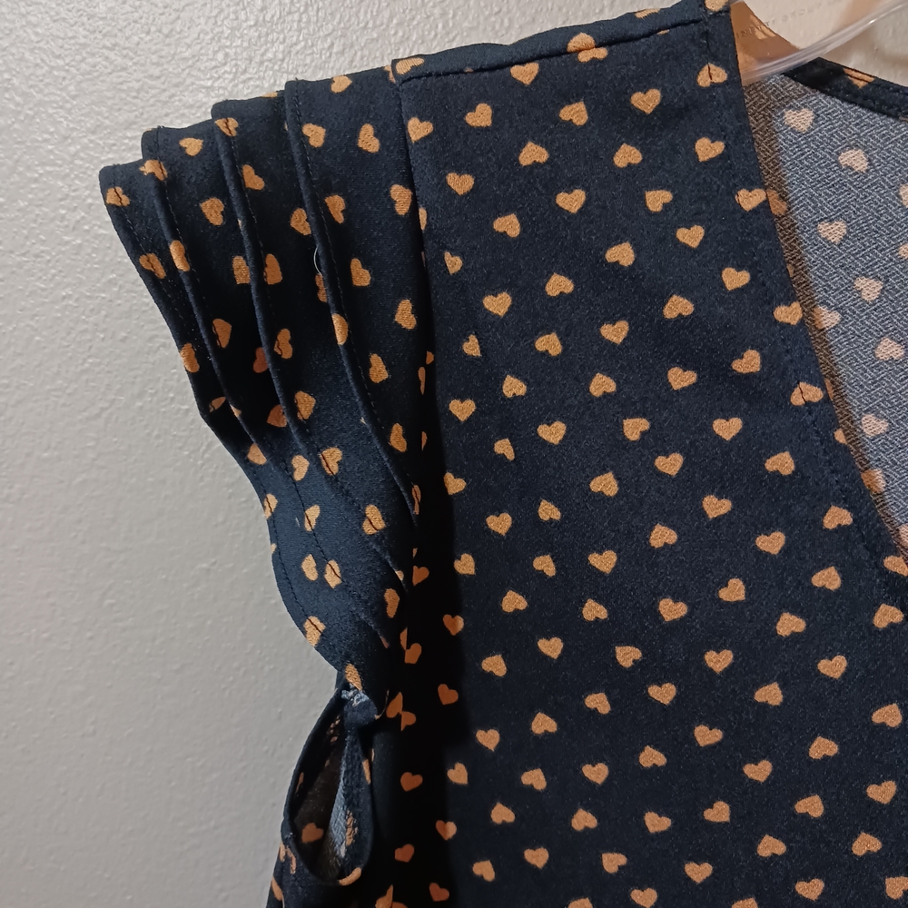 Adrianna Papell V-Neck Flutter Sleeve Navy and Tan Heart Polka Dot Blouse Small - Picture 4 of 5